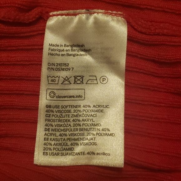 Red Divided Sweater - Picture 4 of 5